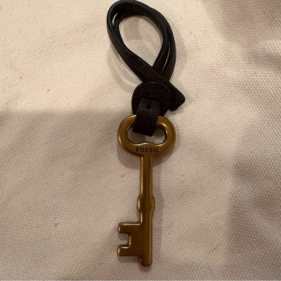 Fossil Key Keychain Gold Color - Picture 2 of 3